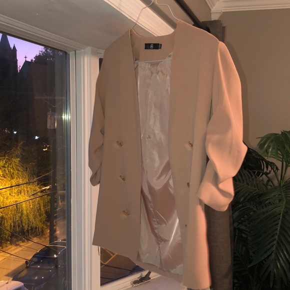 NWOT Nude Crepe Gathered Sleeve Button Blazer - Picture 1 of 4